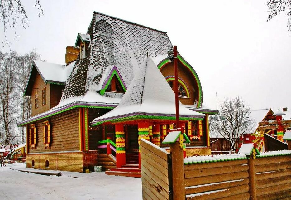 <span style="font-weight: bold;">Описание новогодней программы: Собирайся народ в Новогодний хоровод!Сказочный Дом Берендея принимает гостей! </span>